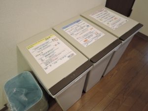 ゴミ箱（分別にご協力ください）