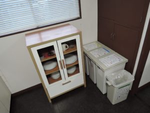 食器棚・ゴミ箱