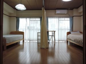 寝室（２部屋に分かれます）