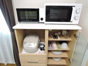 電子レンジ・トースター・炊飯器 食器類・はさみ・缶切り・スプーン他