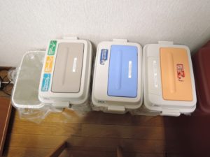 ゴミ箱（分別にご協力ください）
