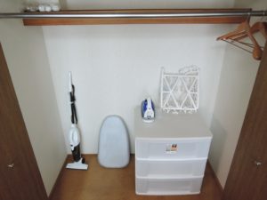 クローゼット 掃除機・アイロン・リネン類予備