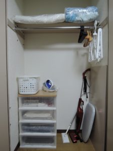 クローゼット（掃除機・アイロン他）